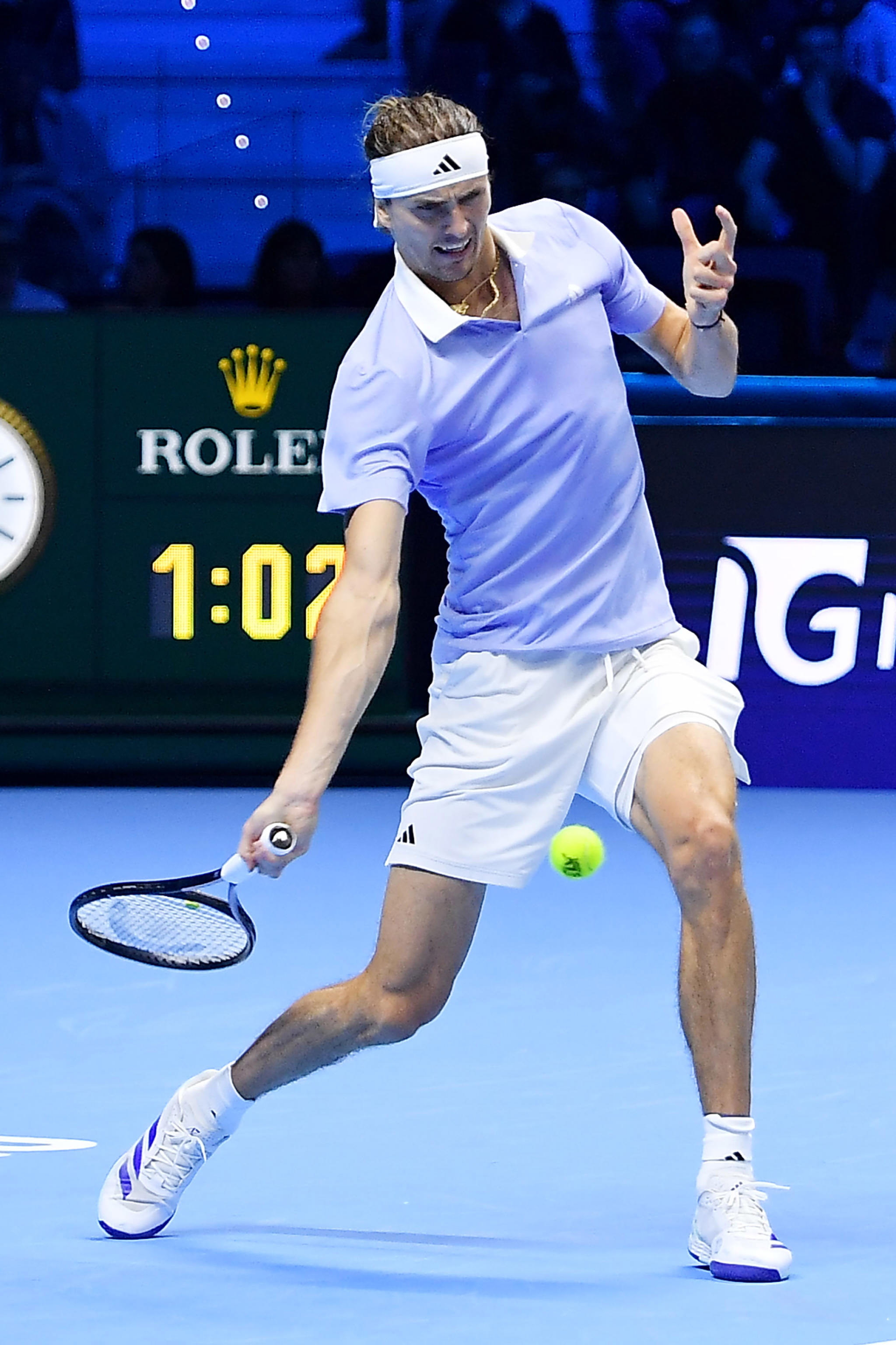 包含西班牙网球队轻取英国网球队，兹维列夫三分雨点燃全场的词条