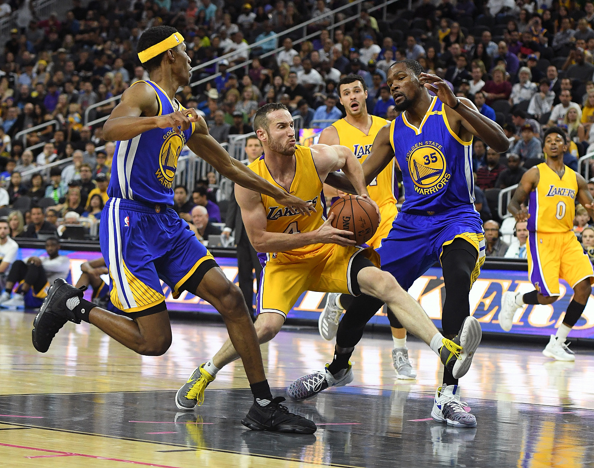 湖人B队轻取日本男篮,哈里斯打破历史纪录 湖人B队轻取日本男篮,哈里斯打破历史纪录