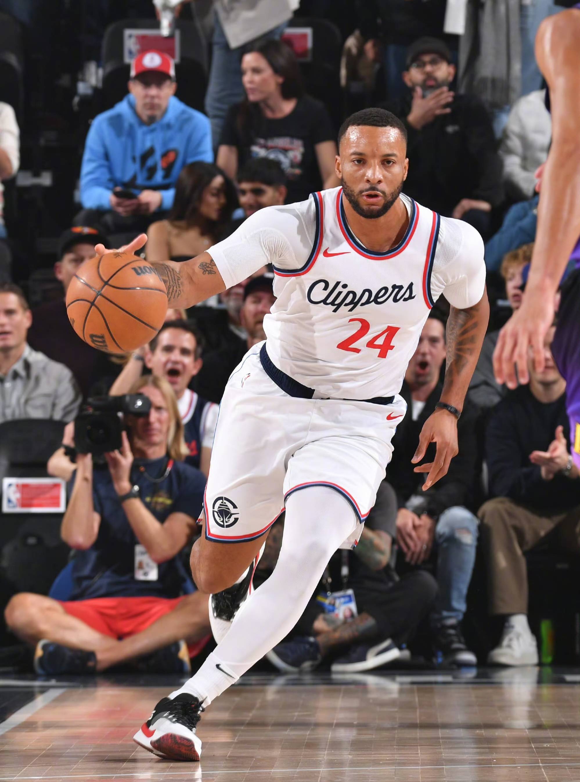 湖人B队轻取日本男篮,哈里斯打破历史纪录 湖人B队轻取日本男篮,哈里斯打破历史纪录