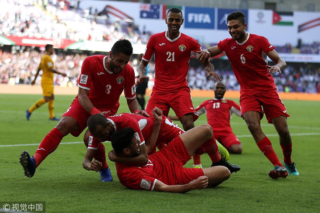 包含马来西亚队碾压中国队，黄鸭组合点燃赛场的词条