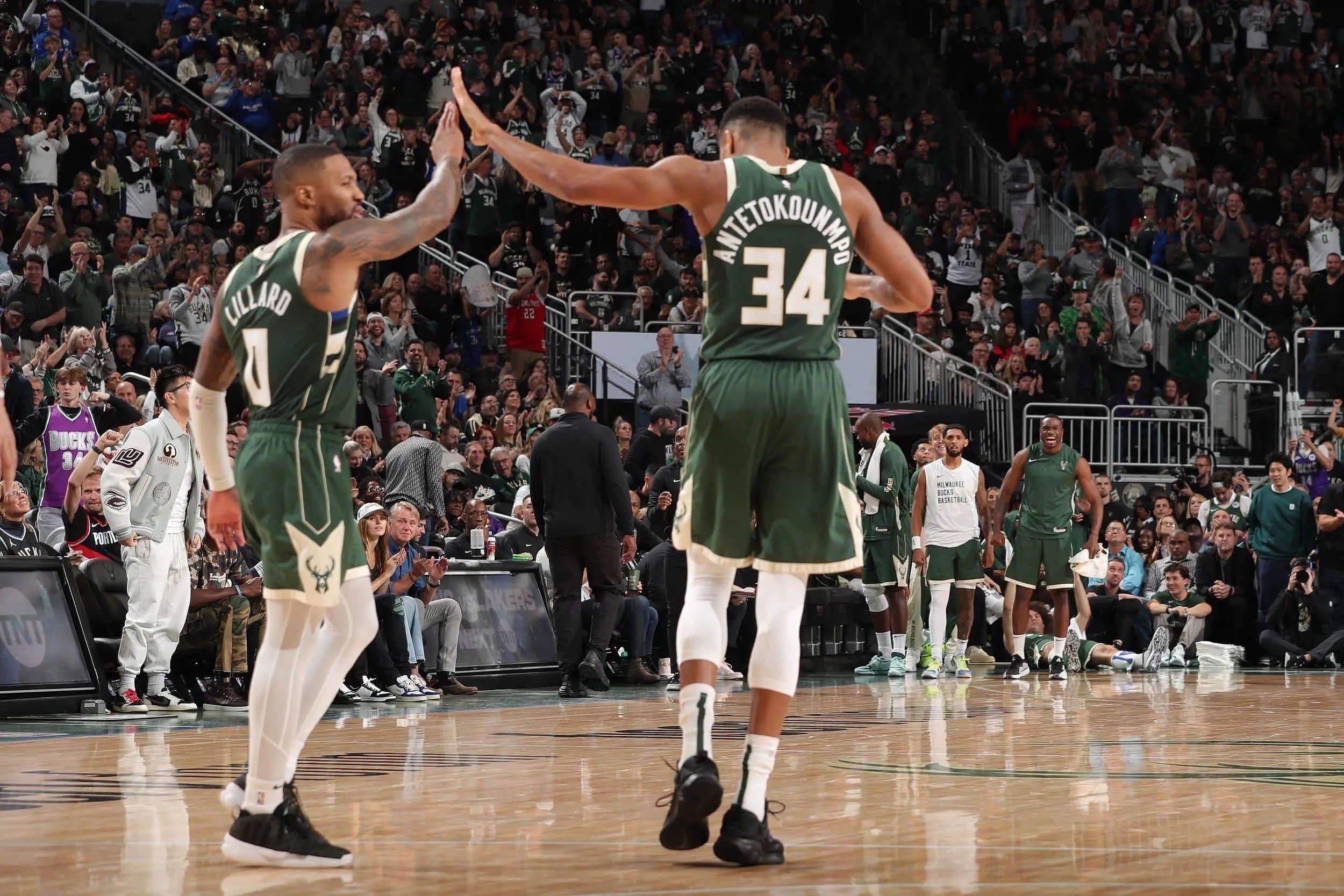 NBA季后赛：密尔沃基雄鹿队击败波特兰开拓者队晋级东部决赛的简单介绍