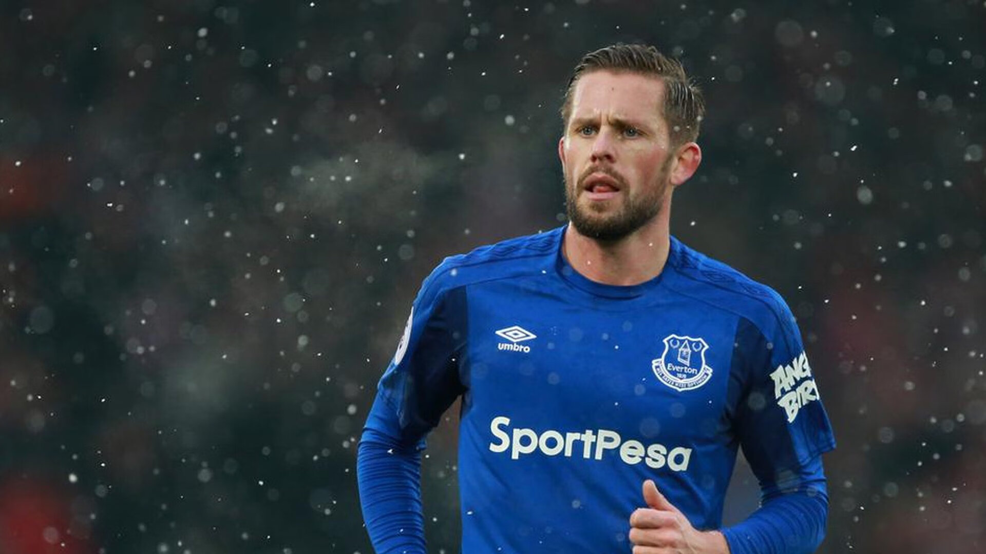 德罗赞教科书级表现，湖人强压山西队展现实力差距